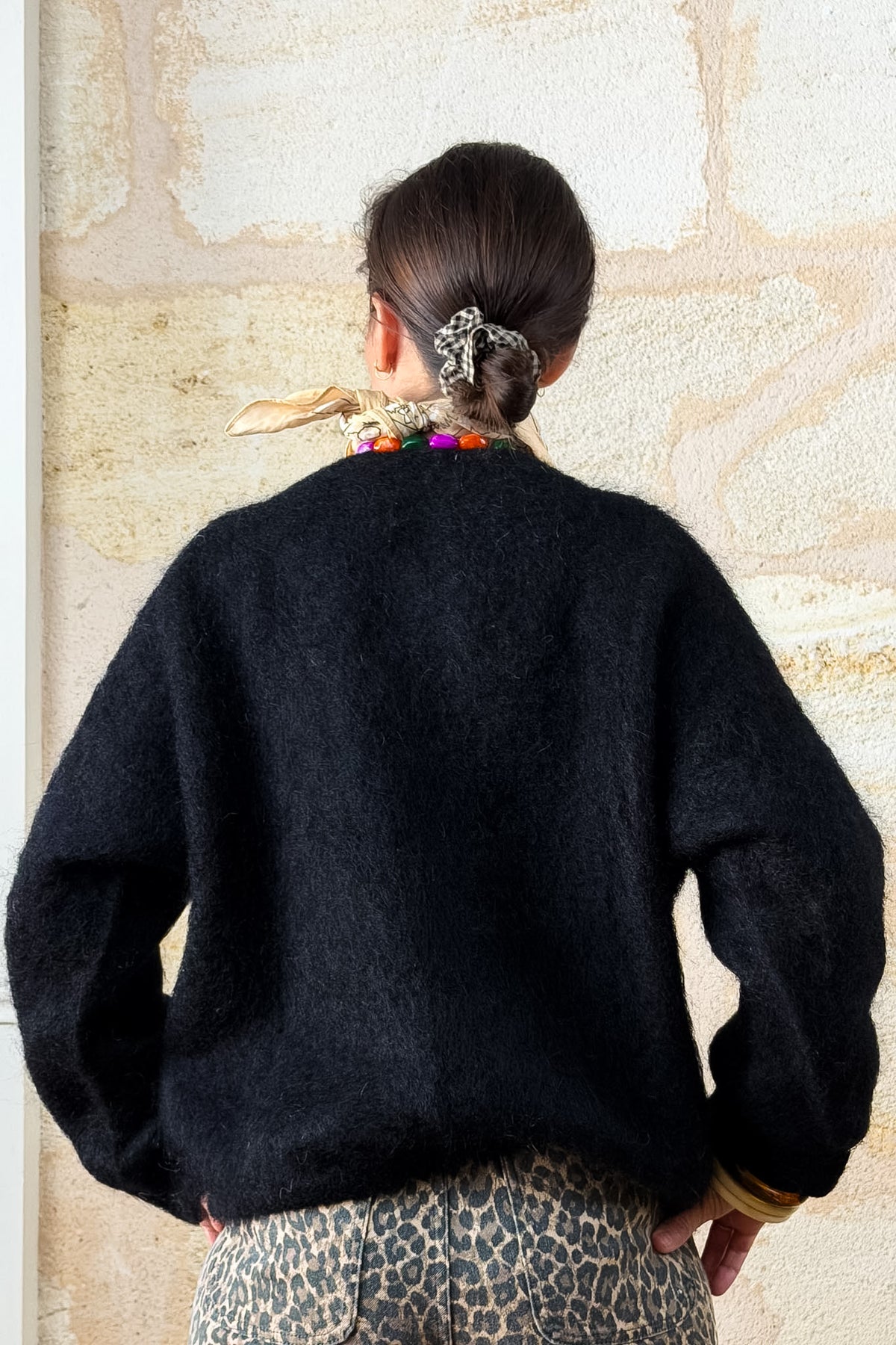 Gilet Alma en mohair noir, boutons nacre — Bling Paris