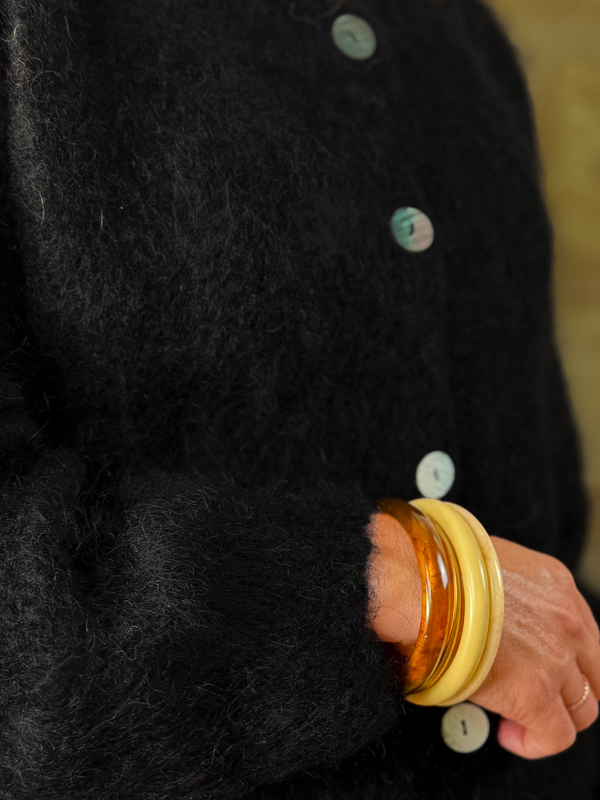 Gilet Alma en mohair noir, boutons nacre — Bling Paris