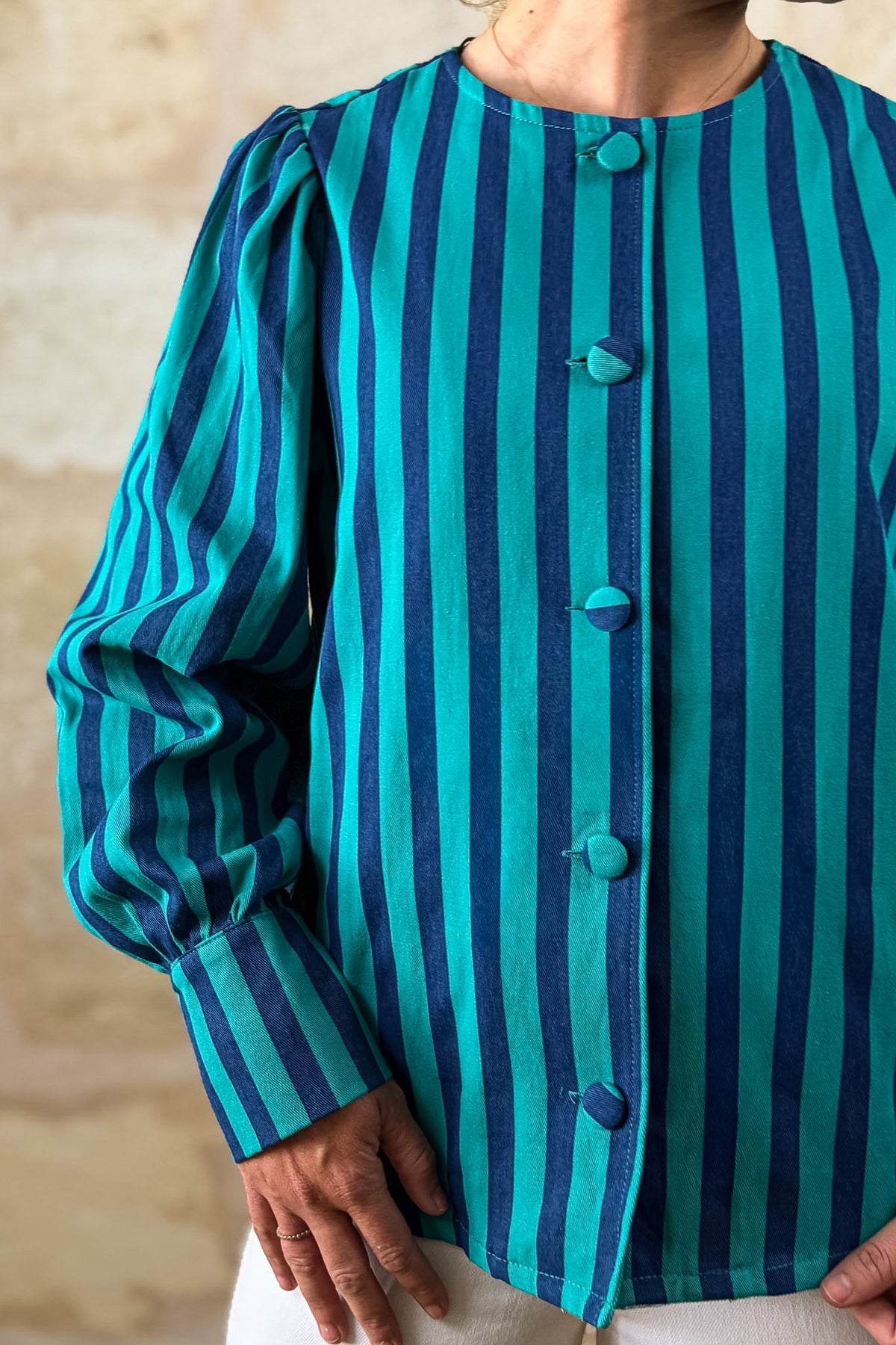 Veste Brune rayée bleu et vert aqua, manches ballon — Bling Paris