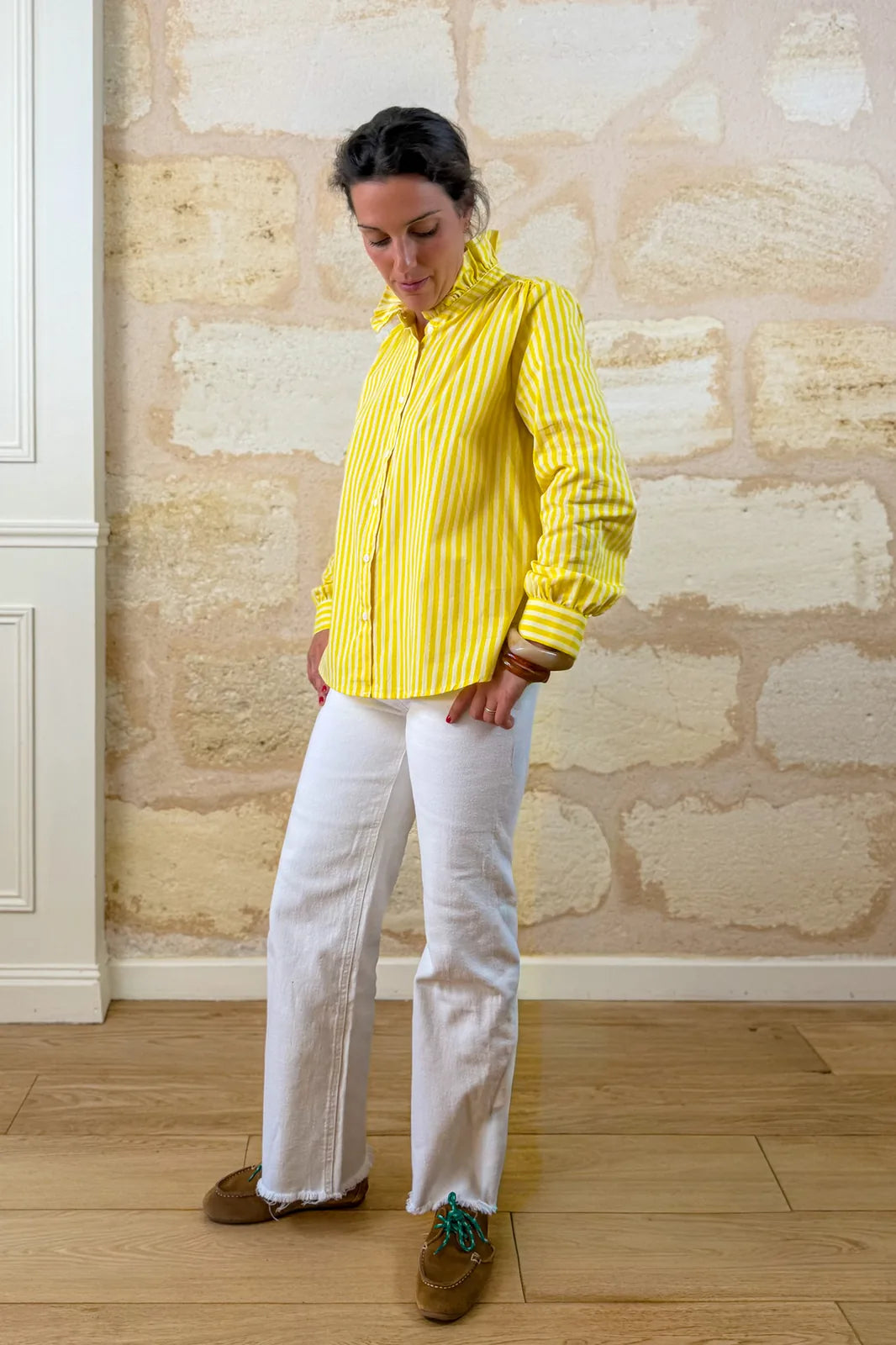 Chemise Louise à rayures jaunes, col victorien — Bling Paris
