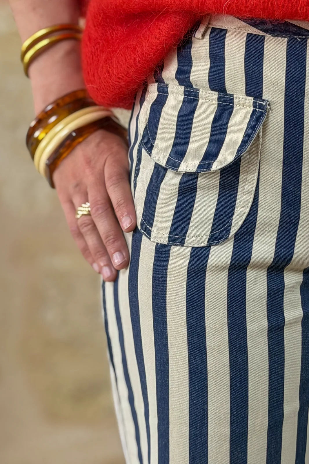 Pantalon Henri à rayures bleues et écru en coton — Bling Paris