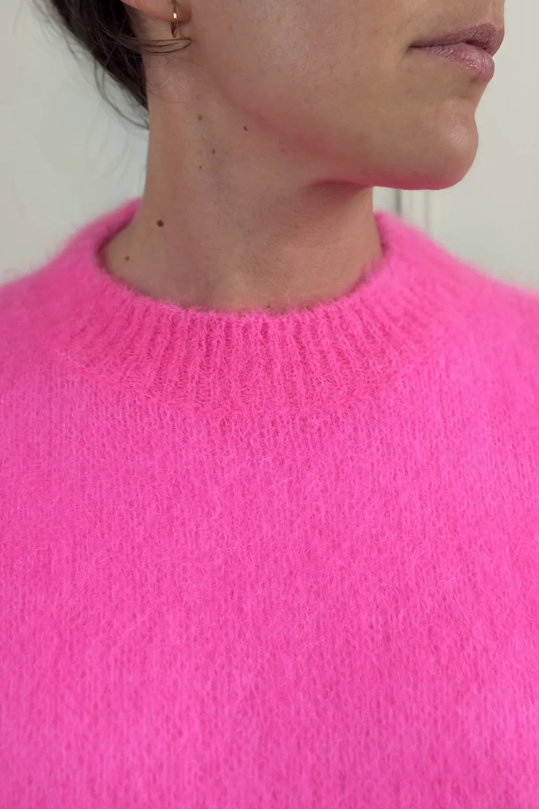 Pull Rosa sans manches en mohair rose vibrant — Bling Paris
