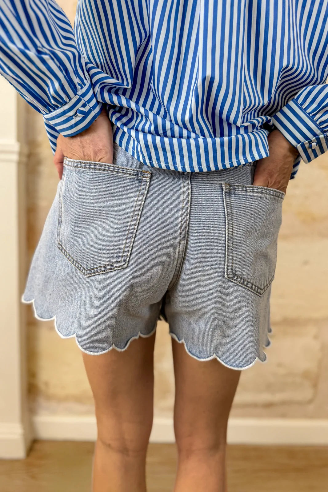 Short Léonie en jean denim clair, ourlet festonné — Bling Paris