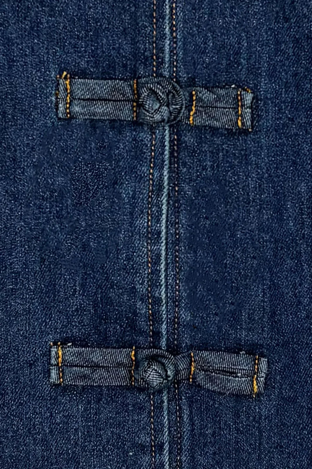 Top Nora sans manches en jean, boutons brandebourg — Bling Paris