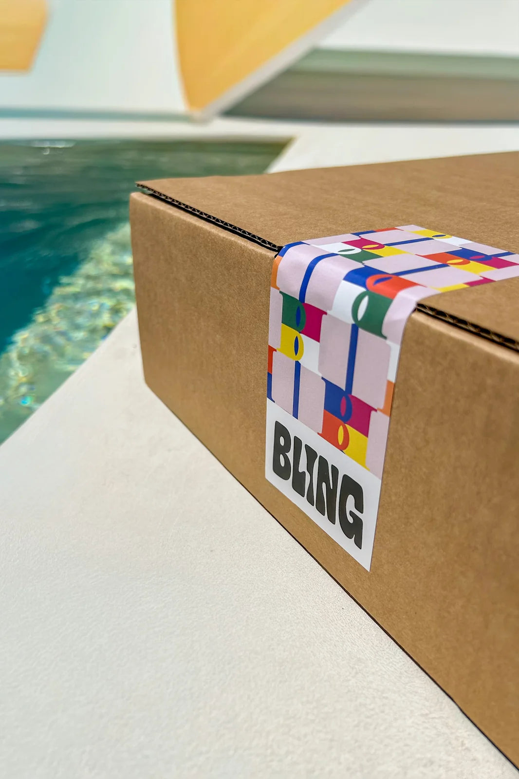 L expédition Bling — un colis aux couleurs solaires